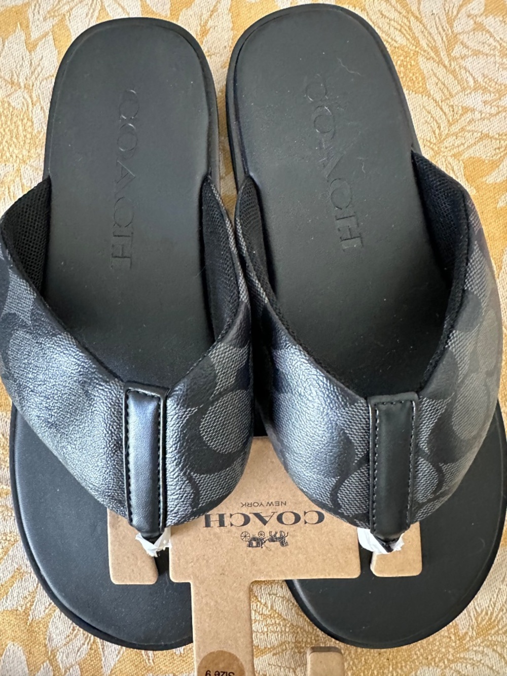 NWT. Coach signature canvas Flip Flops in mens size: 9 - Picture 4 of 10